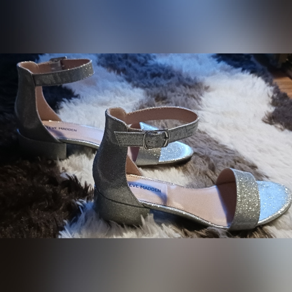 Steve Madden, size 5, silver strappy sandals